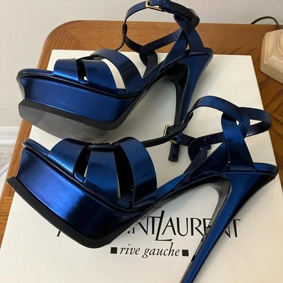 Yves Saint Laurent Tribute Midnight Blue Patent Leather Sandal 36.5 $ 1075.00 - Picture 9 of 10